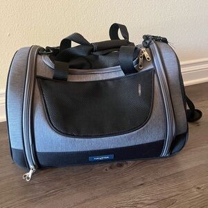 Nautica small pet carrier NEW